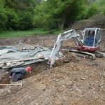 Quer durch das Tal des Gerhardsseifen schützt eine weitere tiefe Drainage das Gelände vor Überschwemmungen, die saisonal sonst immer wieder auftreten (Foto: LWL-Archäologie für Westfalen/M. Zeiler). (vergrößerte Bildansicht wird geöffnet)