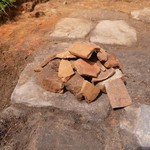 Dachziegel und Backsteine der Schenke (Foto: LWL-Archäologie/N. Wolpert). (vergrößerte Bildansicht wird geöffnet)