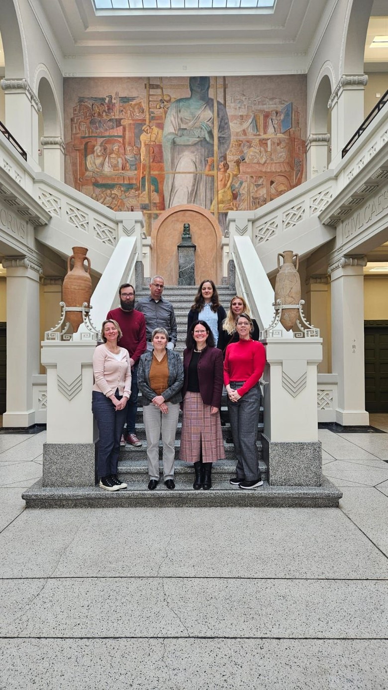 Gruppenfoto auf der Treppe