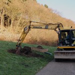 Ausbaggern des Ofenstandorts im LWL-Freilichtmuseum Hagen (Foto: LWL-Archäologie für Westfalen/Manuel Zeiler). (vergrößerte Bildansicht wird geöffnet)