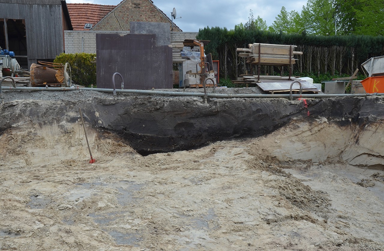 Die dunkelhumose Verfüllung der Stadtgräben stellte sich als wahre Fundgrube heraus. (Foto: LWL/M.Hahne)