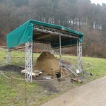 …, so dass auch heftige Niederschläge dem trocknenten Ofen nicht schaden konnten (Foto: LWL-Archäologie für Westfalen/M. Zeiler). (vergrößerte Bildansicht wird geöffnet)