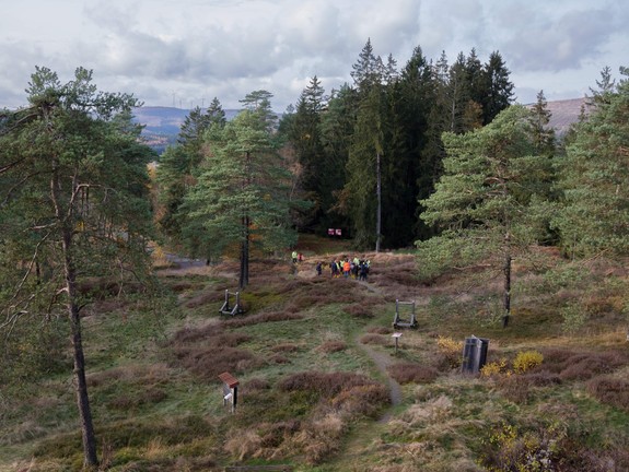 Die Kolleg:innen beim Besuch der mittelalterlichen Bergbausiedlung „Altenberg“ (LWL- AfW Olpe/T. Poggel).
