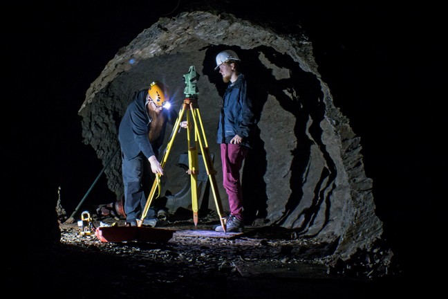 …Vermessung unter Tage (LWL-Archäologie für Westfalen/T. Poggel).