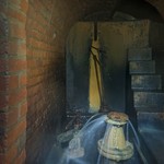 Noch heute strömt klares Wasser aus den alten Rohren (LWL-AfW Olpe/T. Poggel) (vergrößerte Bildansicht wird geöffnet)