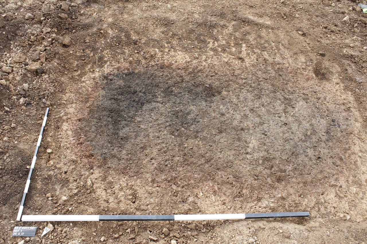 … entpuppt sich als der Überrest eines seltenen langrechteckigen Grubenmeilers, … (Foto: LWL-Archäologie für Westfalen/M. Müller-Delvart)