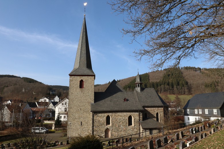 St. Servatius in Lennestadt-Kirchveischede