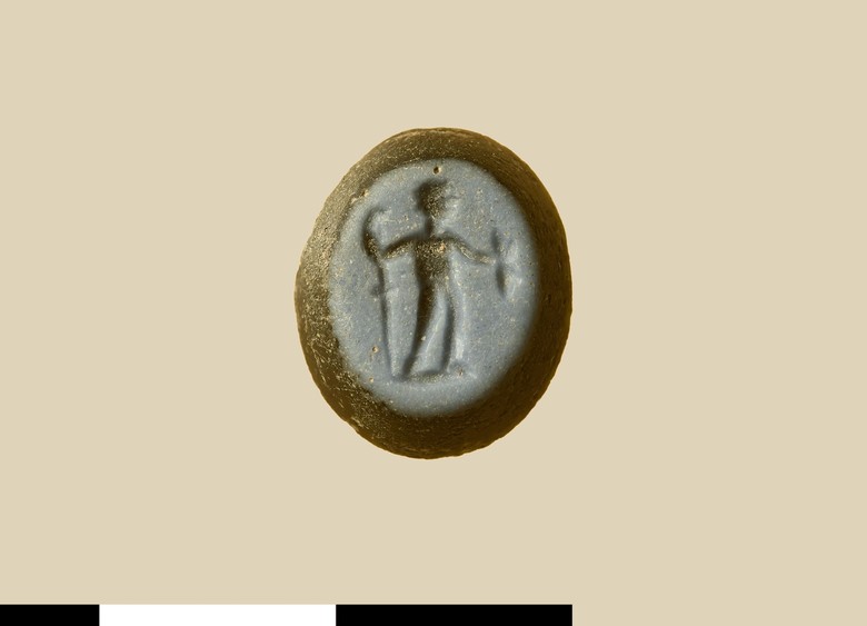 Ein Gott im Sand: Die Gemme mit der Ritzung des römischen Gottes Merker war ursprünglich an einem Fingerring befestigt (Foto: LWL-Archäologie für Westfalen/Andreas Madziala).