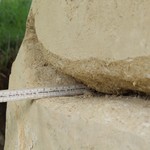 … damit die Risse bis zu ihrem Ende freigelegt wurden. Damit später die Ofenwand beim Brand kompakt ist und nicht Luftkammern zu Schäden führen, … (Foto: LWL-Archäologie für Westfalen/M. Zeiler) (vergrößerte Bildansicht wird geöffnet)