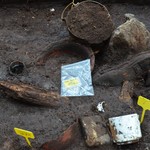 Warstein-Langenbachtal. Die Fülle an gut erhaltenem Material der Opfer war unerwartet. – Foto: LWL-AfW Olpe/Manuel Zeiler. (vergrößerte Bildansicht wird geöffnet)