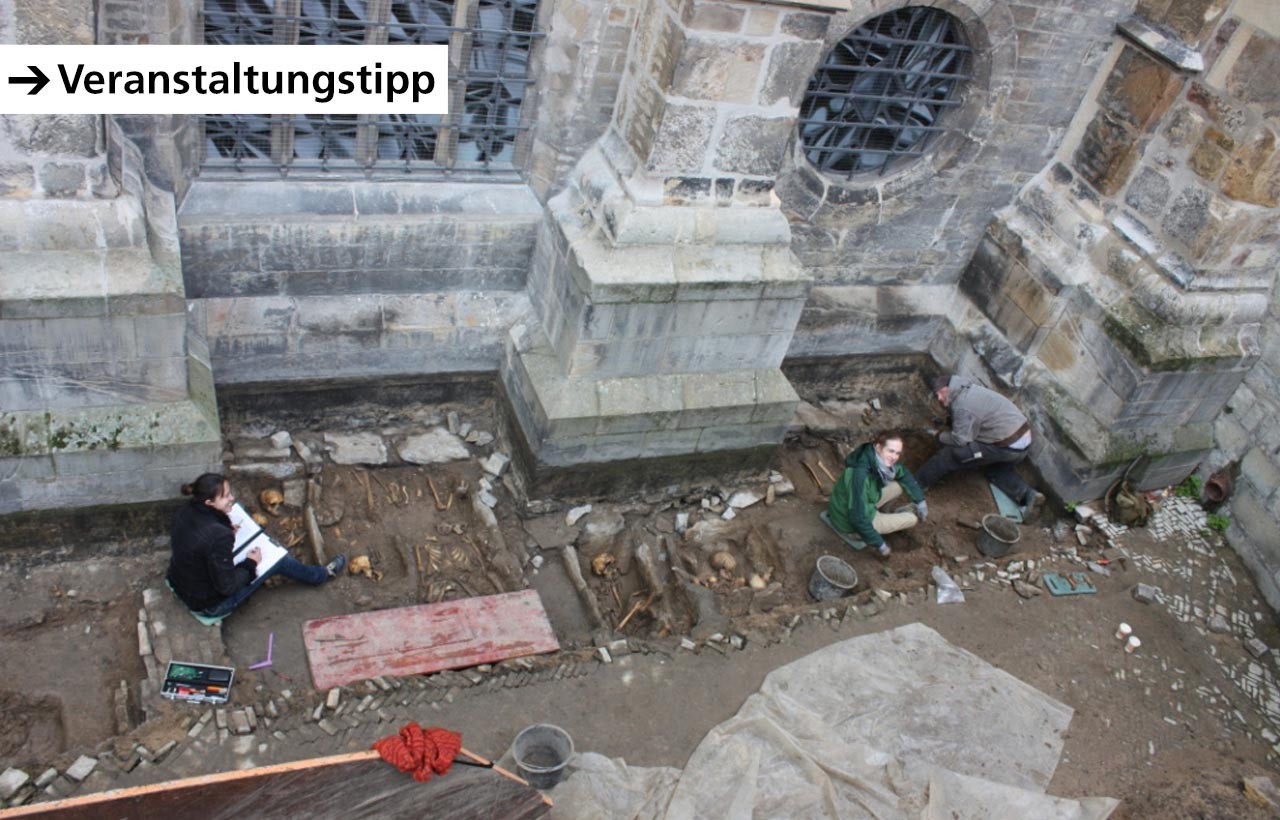 Blick auf die freigelegten Gräber am Dom; Foto: LWL 