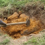 … zu kleinen Erzbrocken zerpocht (Foto: LWL-Archäologie für Westfalen/M. Zeiler). (vergrößerte Bildansicht wird geöffnet)