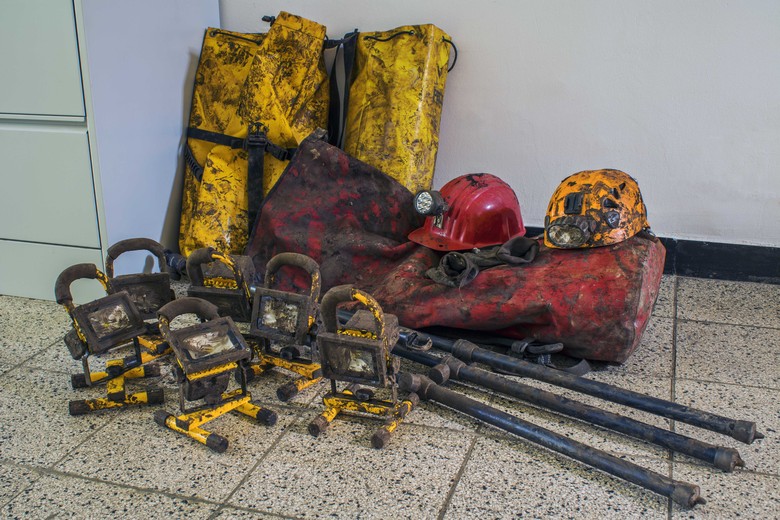 Die Ausrüstung wird untertage besonders durch Schmutz und Wasser beansprucht (Foto: LWL-AfW Olpe/H. Menne)