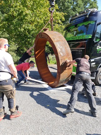 Fast jedes Objekt der Startstation konnte nur mittels Kran an seine heutige Position errichtet werden (Foto: Ein Siegerländer Tal e.V./C. Weber).