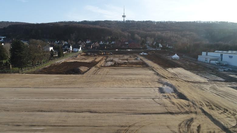 Blick über die Grabungsfläche in Richtung Wesergebirge (Foto: LWL-Archäologie für Westfalen/Andreas Wibbe).