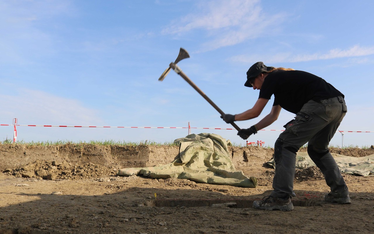 Kein Pinsel! Sommerliche Temperaturen und körperliche Arbeit (LWL-Archäologie für Westfalen/T. Poggel).