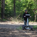 Warstein-Melkeplätzchen. Radarmessung durch Joris Coolen. – Foto: LWL-AfW Olpe/Michael Baales. (vergrößerte Bildansicht wird geöffnet)