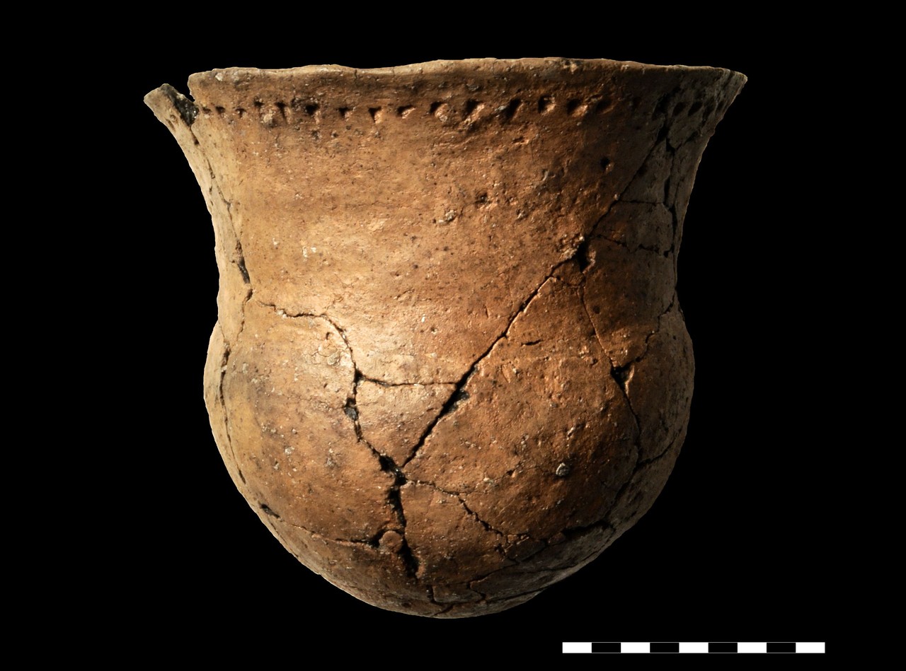 Stichverzierter Tulpenbecher (Foto: LWL-Archäologie für Westfalen/Corinna Hildebrand).