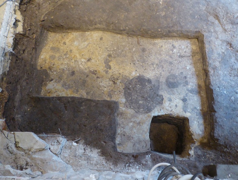 Ovale Pfostenlöcher in der gelben Sandschicht; Foto: LWL/J. Hallenkamp-Lumpe