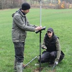 Meschede-Eversberg. Einmessen mit dem Differential-GPS. – Foto: LWL-AfW Olpe/Manuel Zeiler. (vergrößerte Bildansicht wird geöffnet)